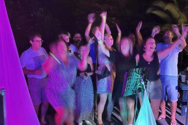 Soirée karaoké au camping Sud Loisirs